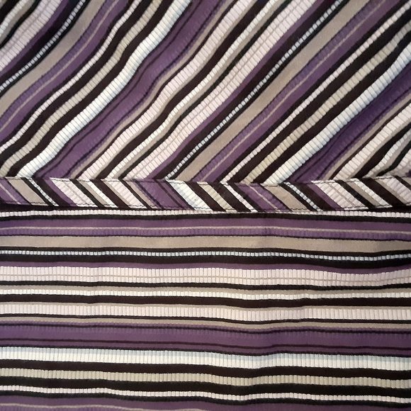 The Limited Long Sleeve Top With Eyelet Closure - Picture 6 of 6